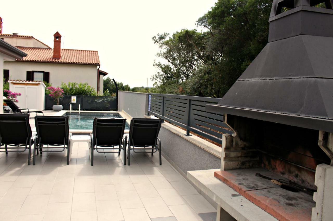 Holiday House Veli Vrh พูลา ภายนอก รูปภาพ